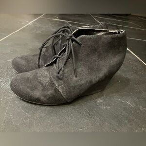 SODA Women's Size 8 1/2 Black Suede Ankle Boots